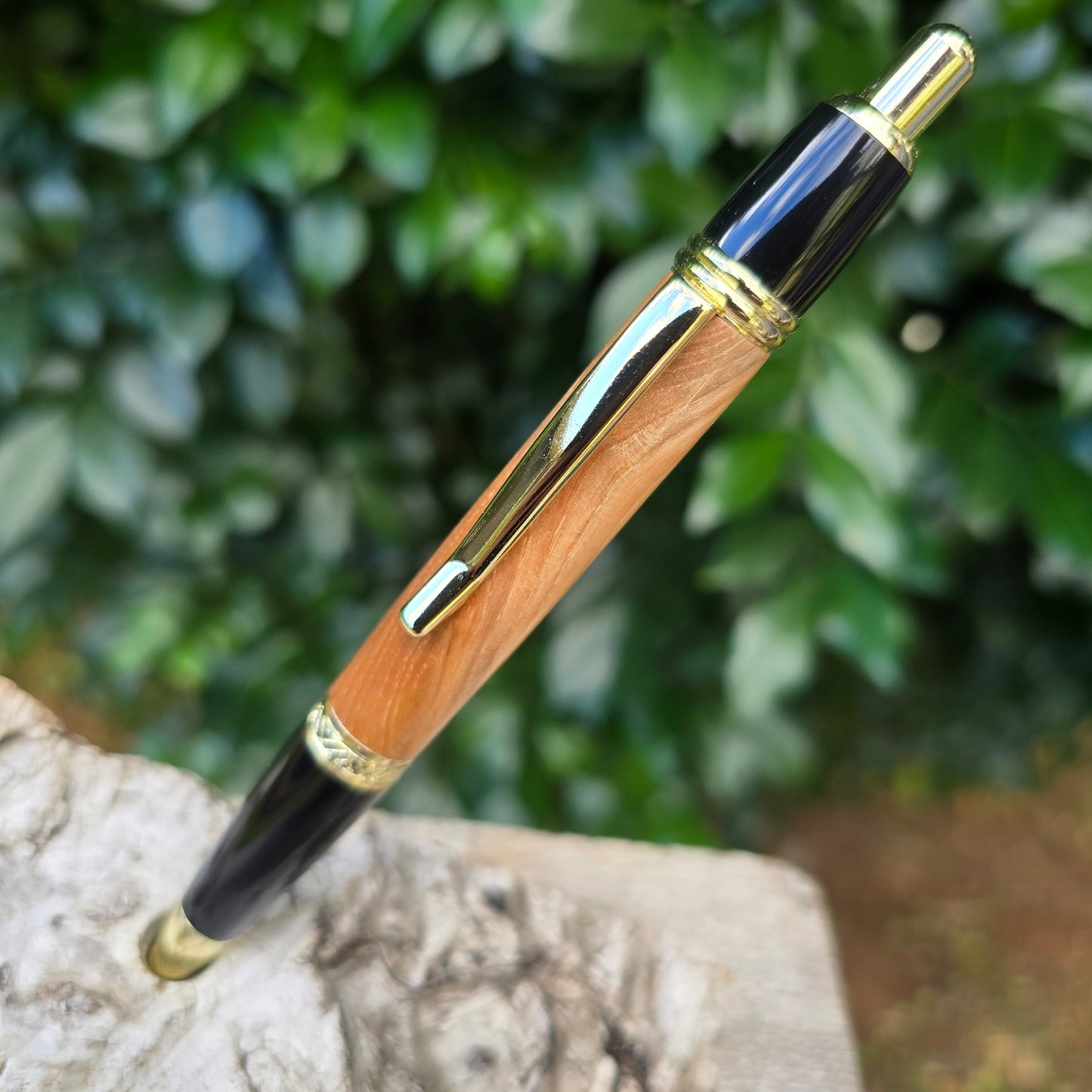Hickory Sierra Click Style Pen with Black/Gold Trim