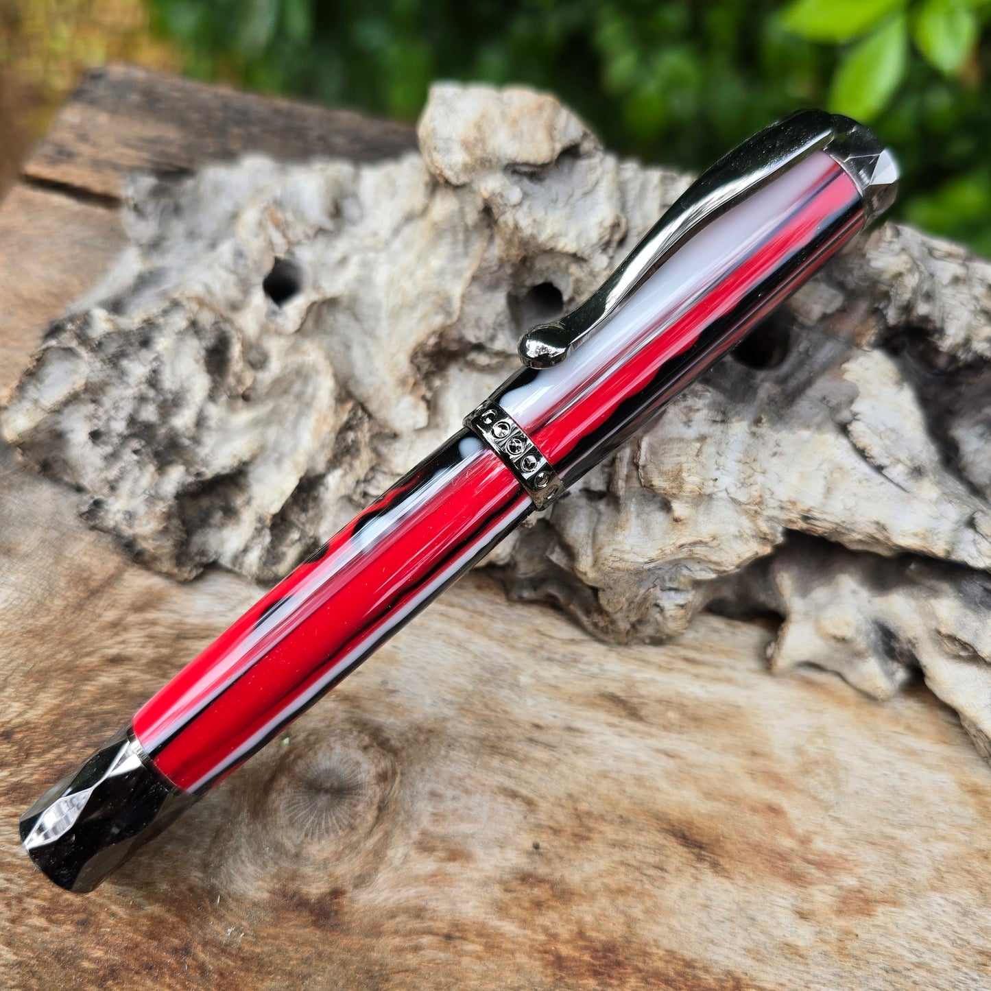 Acrylic Resin Atrax Fountain Pen with Etched Metal Trim