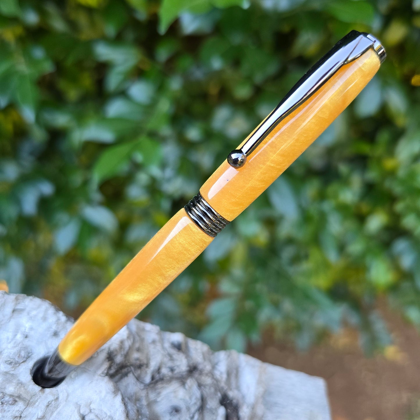 Epoxy Resin Broadline Twist Style Pen with Etched Metal Trim